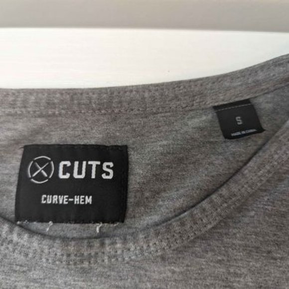 Cuts AO Long Sleeve Curve-Hem Tee (Mens Small) - Picture 4 of 5